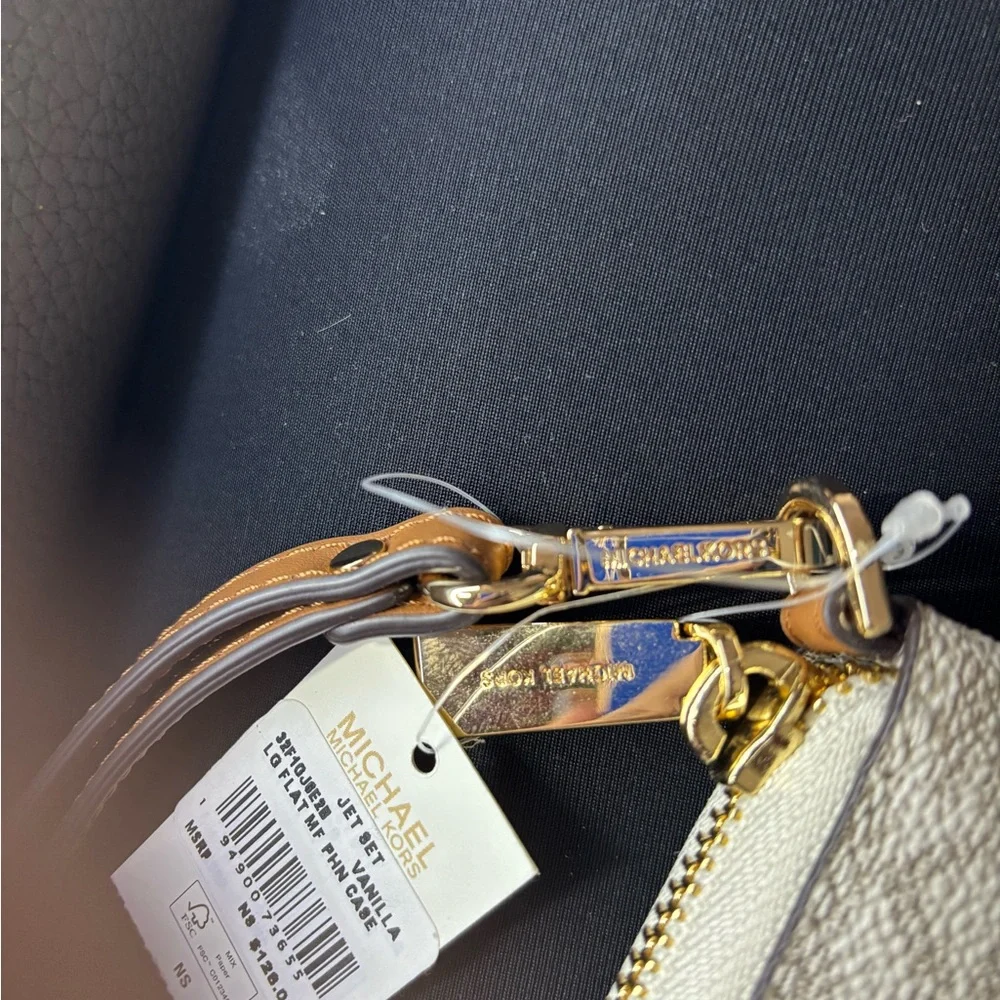 Michael Kors Jet Set Vanilla Wallet/Wristlet - Picture 3 of 8